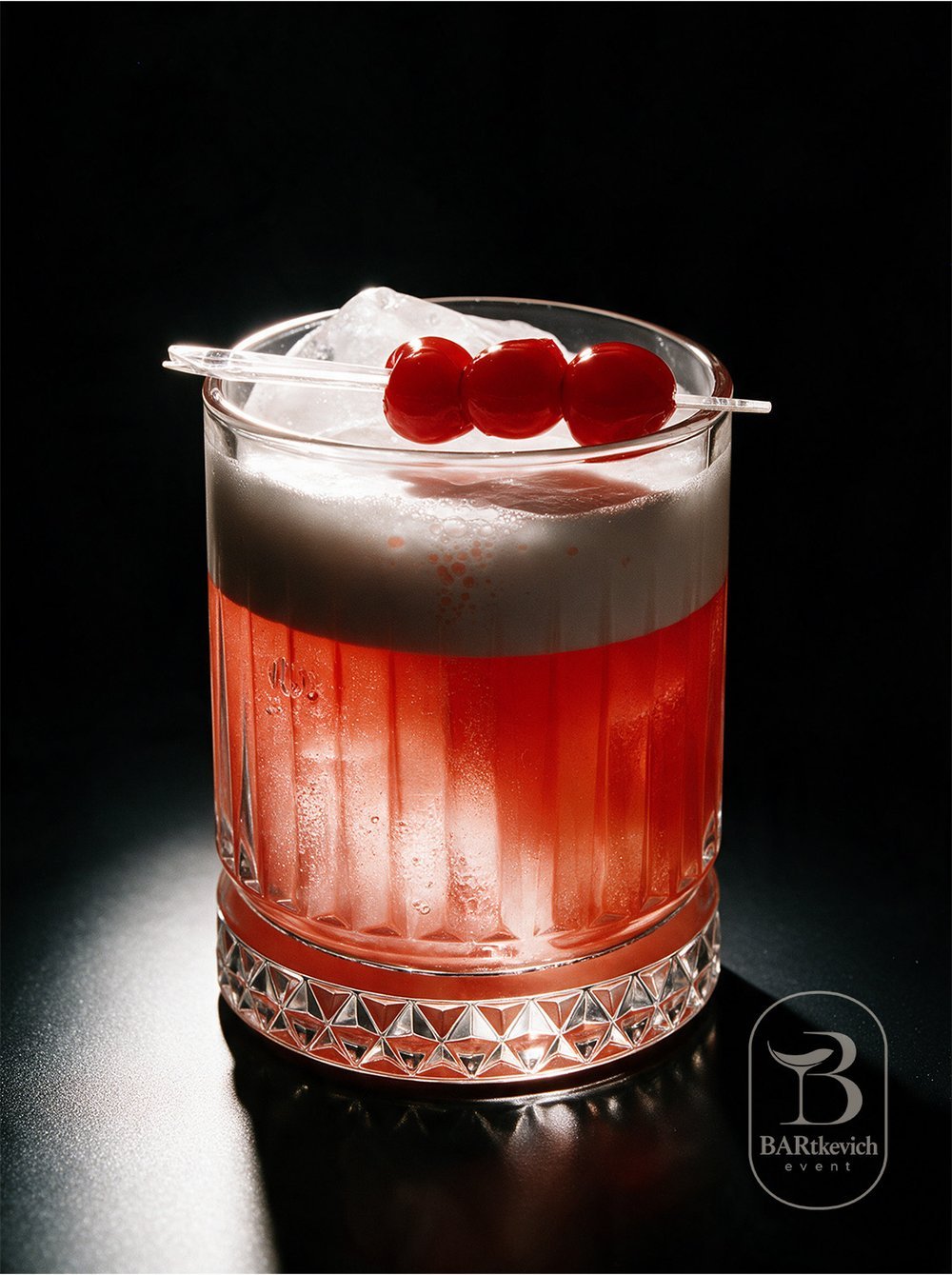Cherry Burst (твист на виски сауэр с добавлением вишнёвого сока)